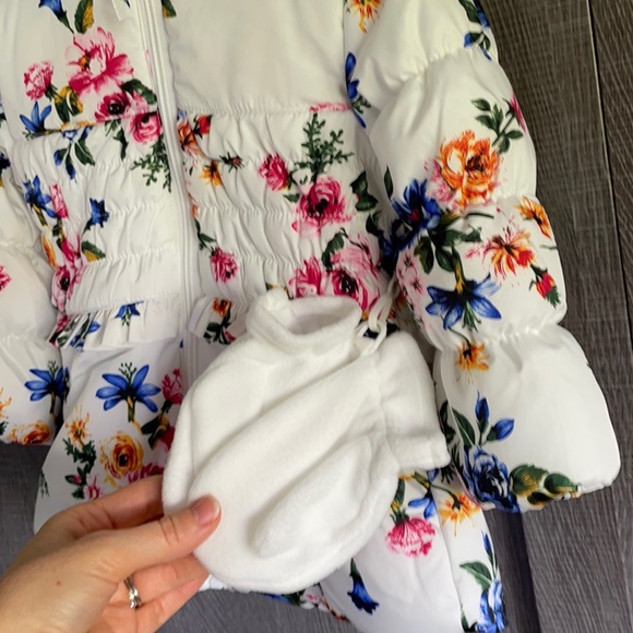 2/$60⭐️Rothschild floral coat and mitts set - Picture 9 of 13